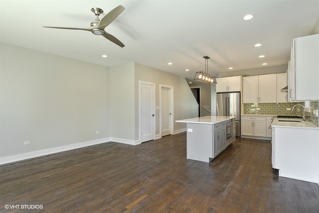 4611 S Champlain Ave, Chicago, IL 60653 photo 6