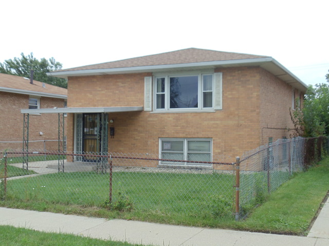 739 E 152nd St, Phoenix, IL 60426 photo 1
