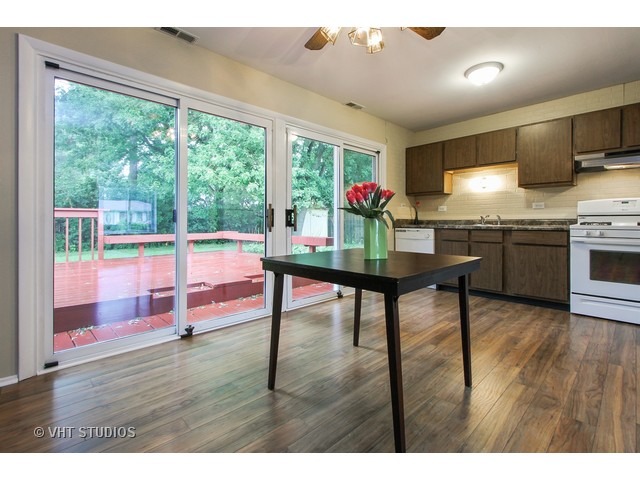 140 Mulford Dr, Elgin, IL 60120 photo 4