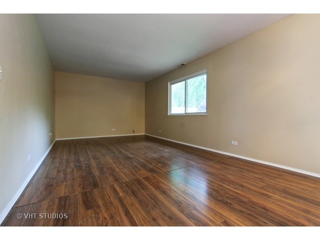 140 Mulford Dr, Elgin, IL 60120 photo 5