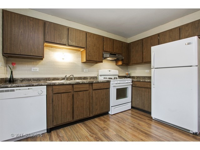 140 Mulford Dr, Elgin, IL 60120 photo 3