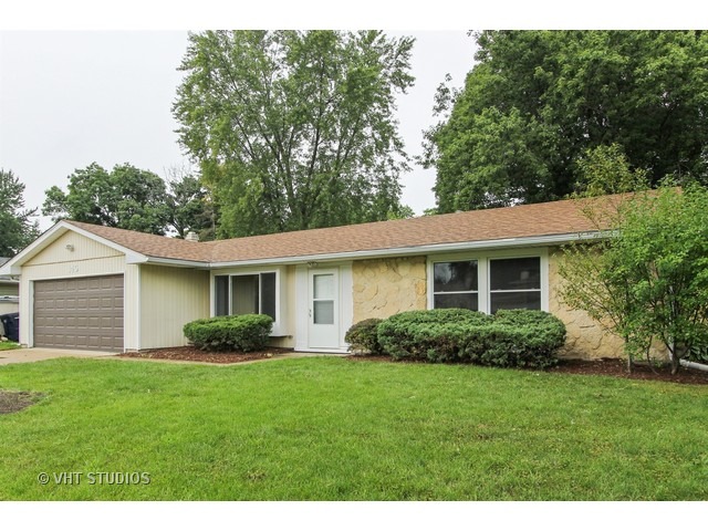 140 Mulford Dr, Elgin, IL 60120 photo 1