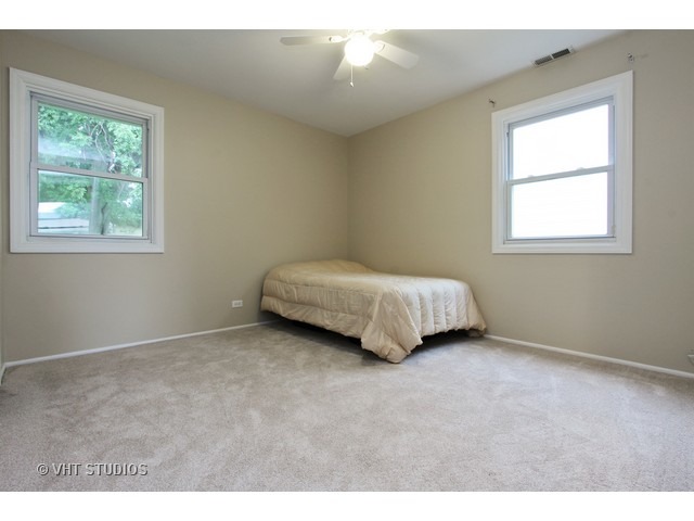 140 Mulford Dr, Elgin, IL 60120 photo 6