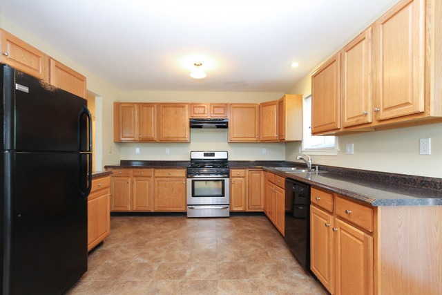 604 W Wegner Rd, Mchenry, IL 60051 photo 2