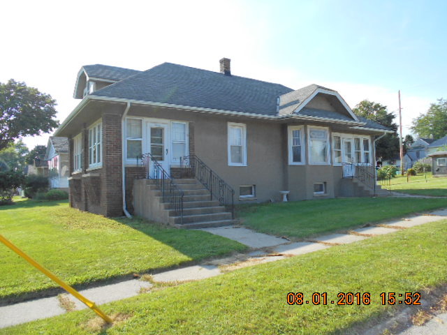 400 W Devlin St, Spring Valley, IL 61362 photo 2