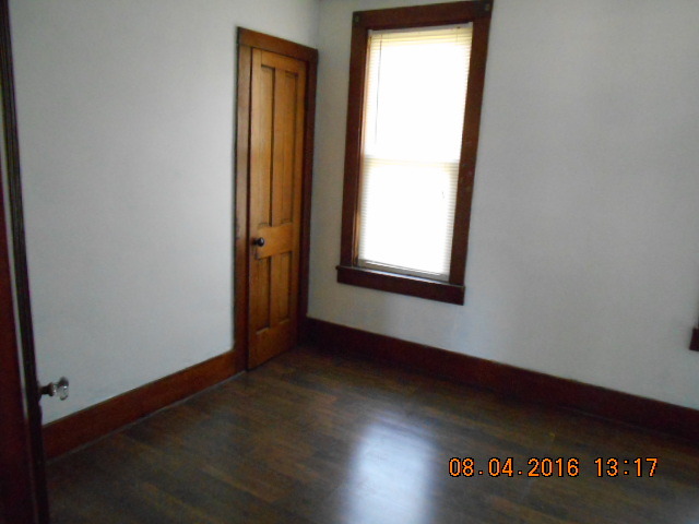 400 W Devlin St, Spring Valley, IL 61362 photo 4