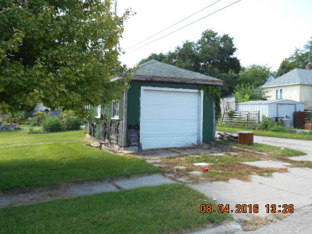 400 W Devlin St, Spring Valley, IL 61362 photo 11