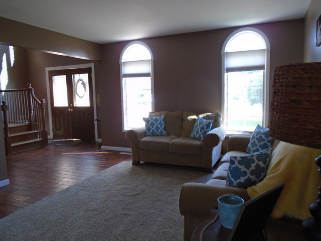 1715 27th St, Peru, IL 61354 photo 2