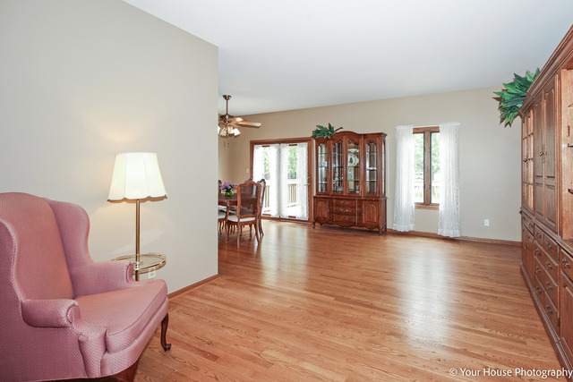 202 S Katie Ln, Mchenry, IL 60050 photo 2