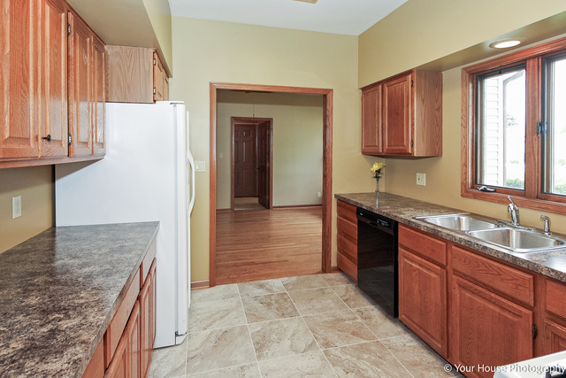 202 S Katie Ln, Mchenry, IL 60050 photo 6