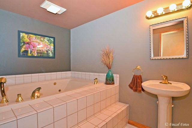 9 N079 Oak Bluff Dr, Elgin, IL 60124 photo 13