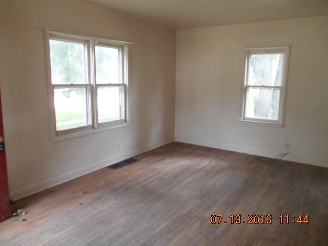 203 E Washington St, Harvard, IL 60033 photo 9