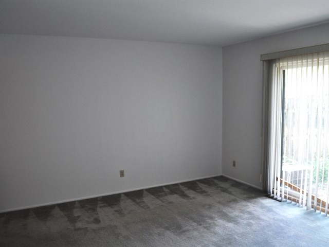 22 Cypress Square Pl, Elgin, IL 60123 photo 2