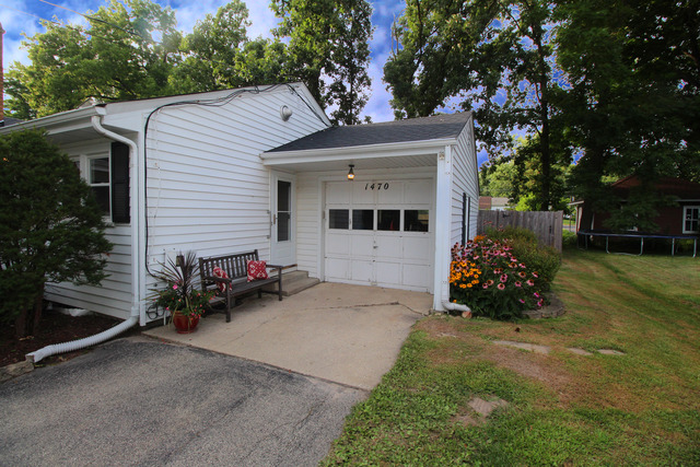 1470 Eagle Rd, Elgin, IL 60123 photo 2