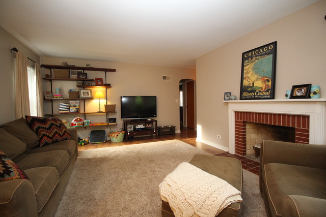 1470 Eagle Rd, Elgin, IL 60123 photo 4