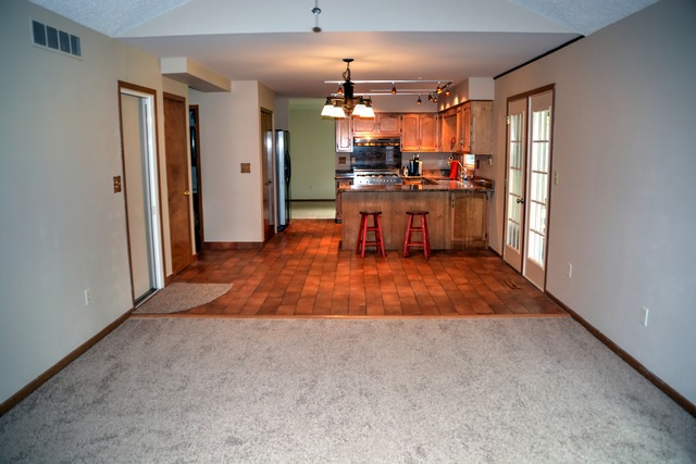 612 E Walnut St, Peotone, IL 60468 photo 3