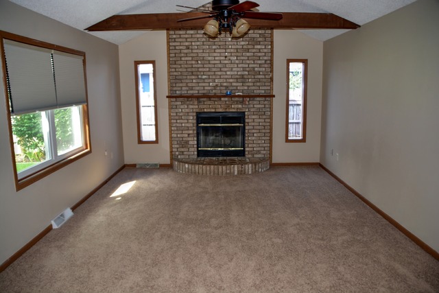 612 E Walnut St, Peotone, IL 60468 photo 2