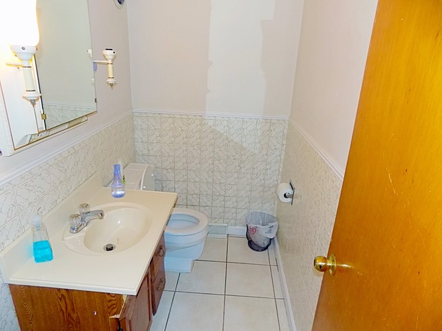 1361 Howard Ave, Des Plaines, IL 60018 photo 4
