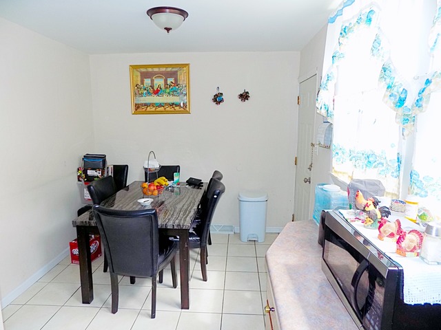 1361 Howard Ave, Des Plaines, IL 60018 photo 8