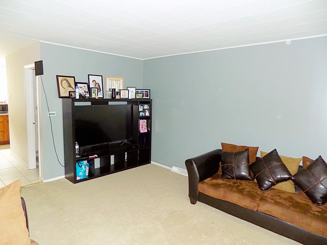 1361 Howard Ave, Des Plaines, IL 60018 photo 2