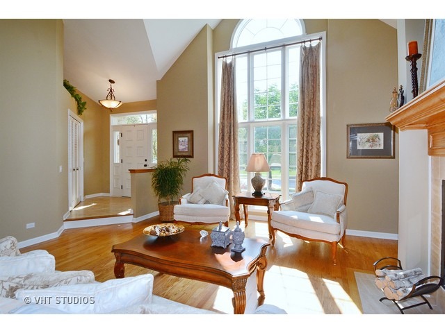 2270 Sutton Ln, Aurora, IL 60502 photo 4