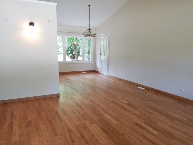 325 Edgewood Dr, Wheeling, IL 60090 photo 2