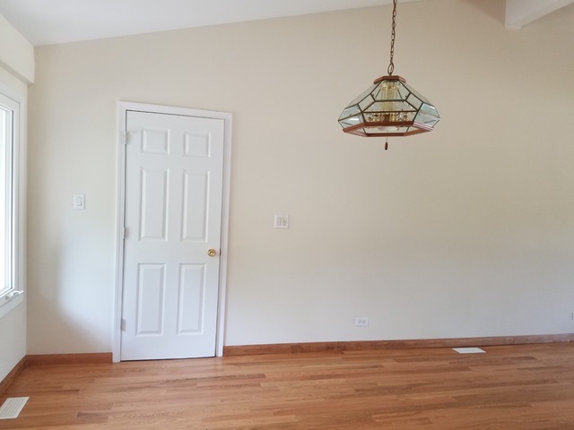 325 Edgewood Dr, Wheeling, IL 60090 photo 4
