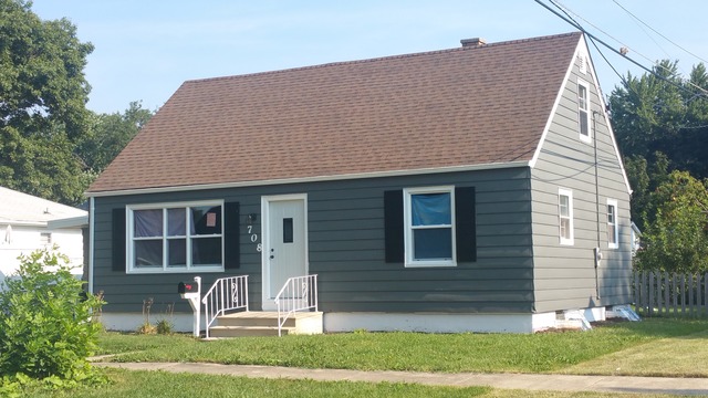 708 Simms St, Aurora, IL 60505 photo 2