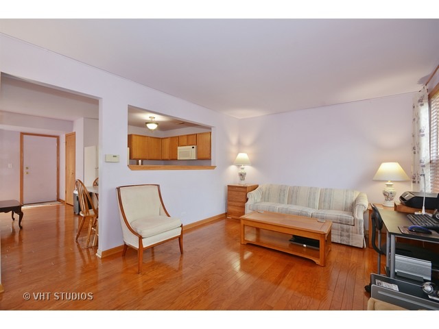 855 Symphony Dr, Aurora, IL 60504 photo 2