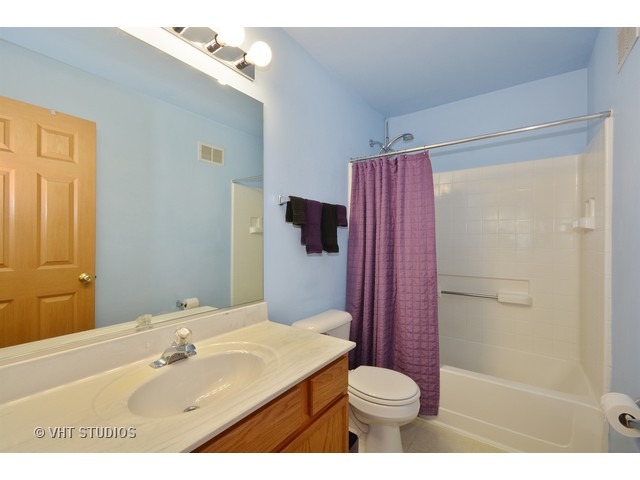 855 Symphony Dr, Aurora, IL 60504 photo 9