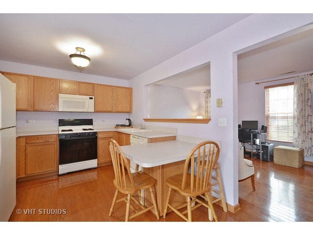 855 Symphony Dr, Aurora, IL 60504 photo 3