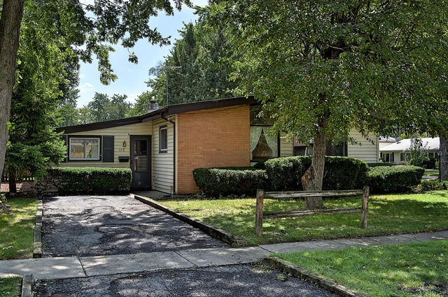 115 W Jeffery Ave, Wheeling, IL 60090 photo 2
