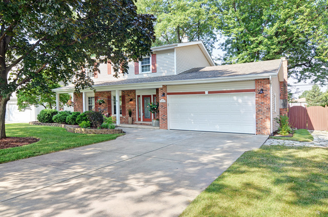 7010 Beechnut Ln, Darien, IL 60561 photo 2