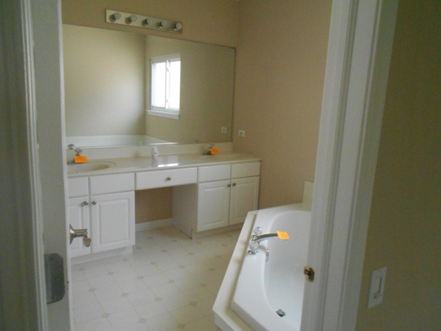 465 Topaz Ln, Bartlett, IL 60103 photo 12