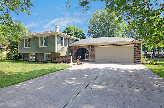 8349 Walredon Ave, Burr Ridge, IL 60527 photo 2