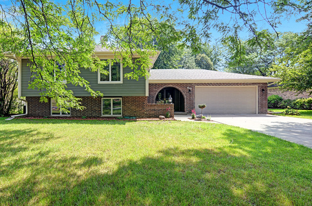 8349 Walredon Ave, Burr Ridge, IL 60527 photo 1