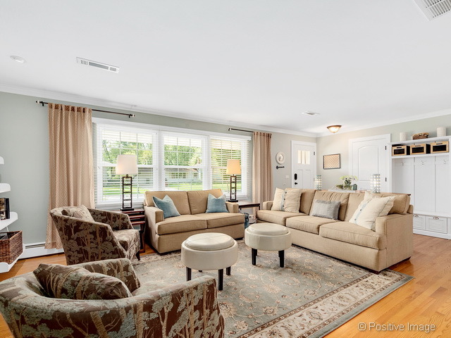 537 Spruce Dr, Naperville, IL 60540 photo 3
