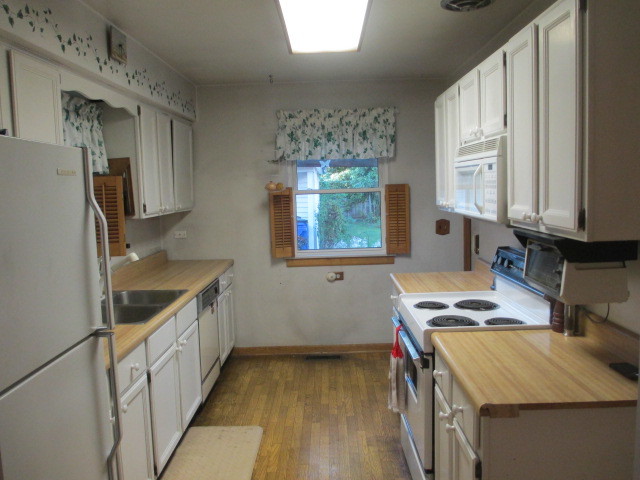 1011 E Illinois St, Wheaton, IL 60187 photo 8