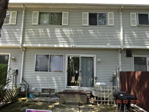 414 Devonshire Ct, Bolingbrook, IL 60440 photo 4