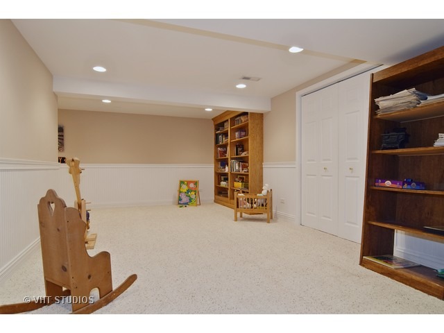 521 E Oak Ave, Wheaton, IL 60187 photo 22