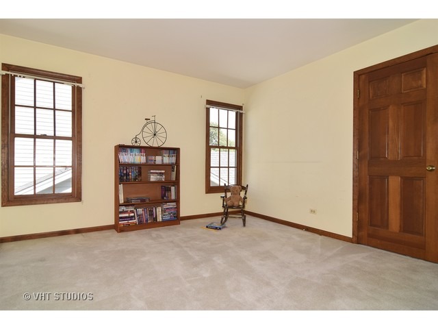 521 E Oak Ave, Wheaton, IL 60187 photo 17