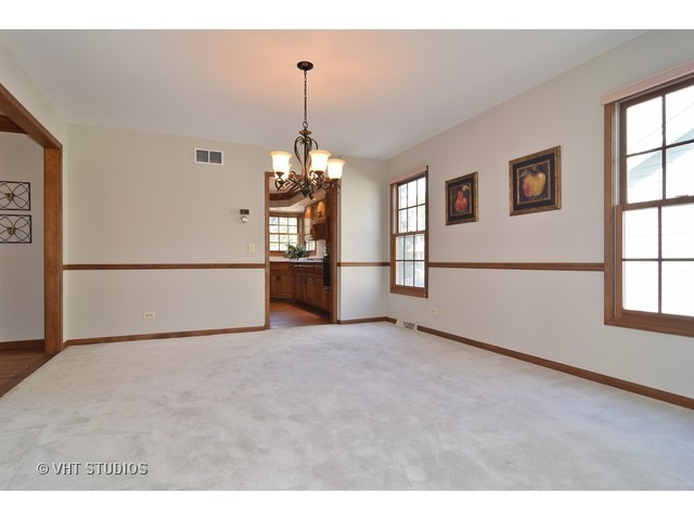 521 E Oak Ave, Wheaton, IL 60187 photo 9