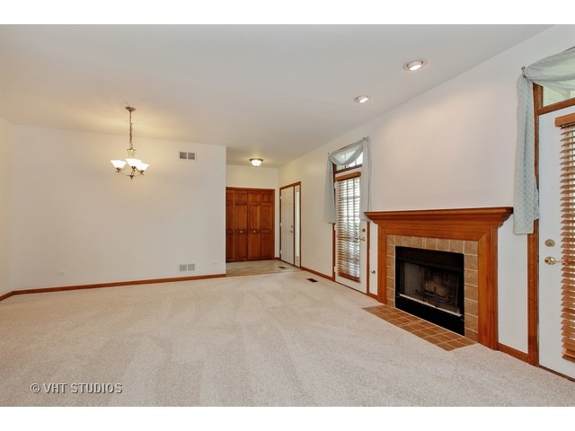 910 Prospect Ct, Naperville, IL 60540 photo 2