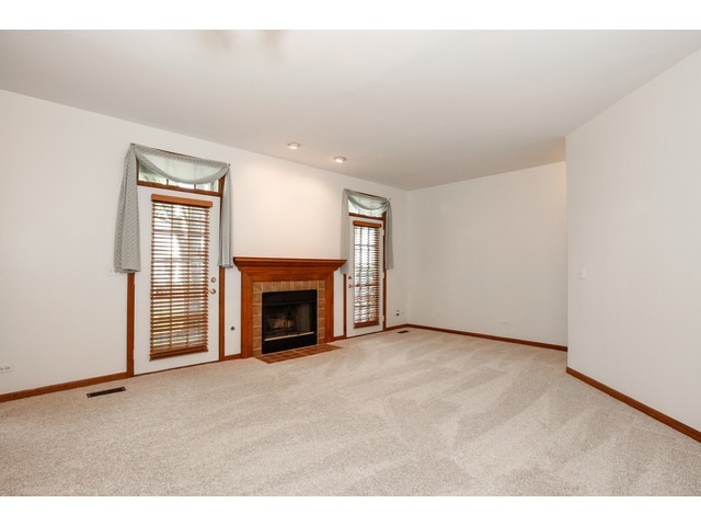 910 Prospect Ct, Naperville, IL 60540 photo 3