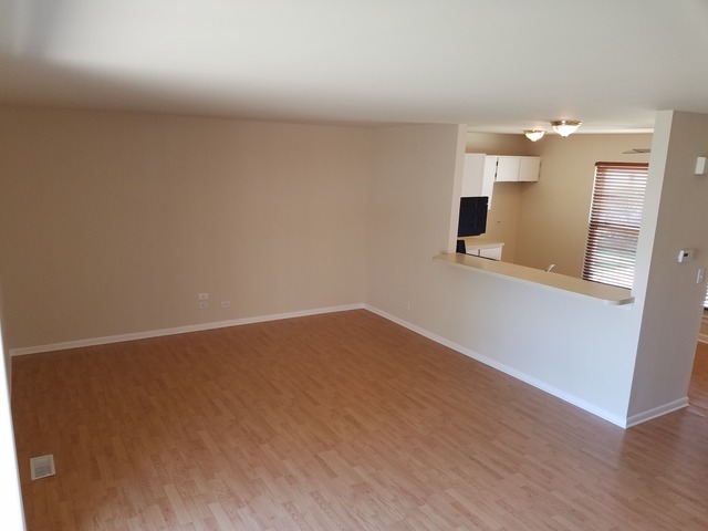 331 Peppertree Ln, Aurora, IL 60504 photo 4