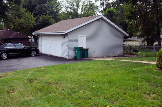 429 E Division St, Lockport, IL 60441 photo 4