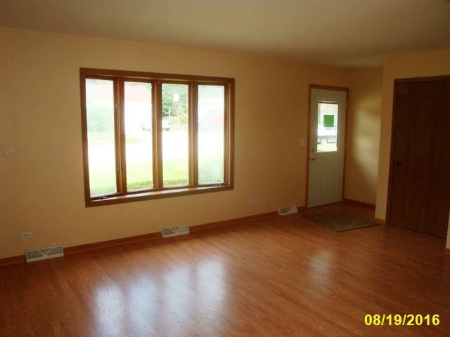 131 E Morse Ave, Bartlett, IL 60103 photo 3