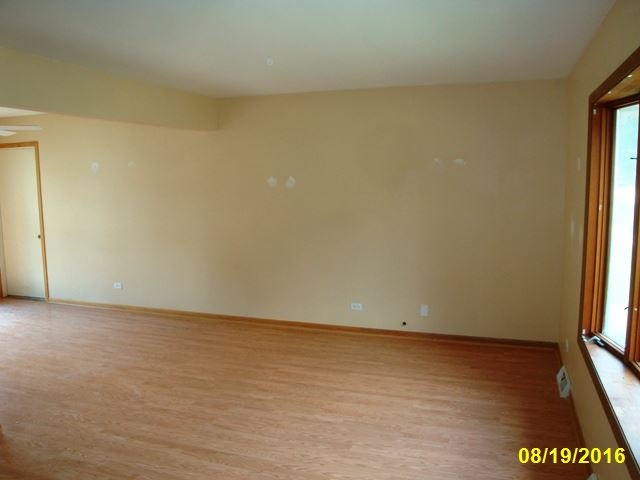 131 E Morse Ave, Bartlett, IL 60103 photo 2