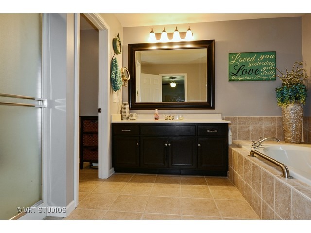 7646 Sundown Ln, Oswego, IL 60543 photo 12