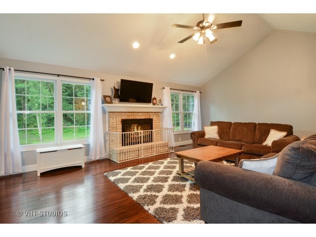 7646 Sundown Ln, Oswego, IL 60543 photo 2